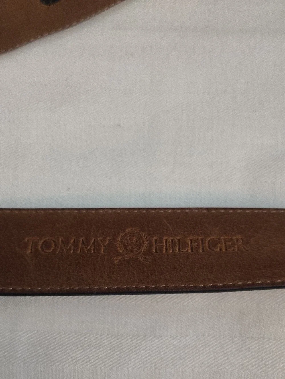 Tommy Hilfiger Brown Leather Men’s Belt with Flag Accent